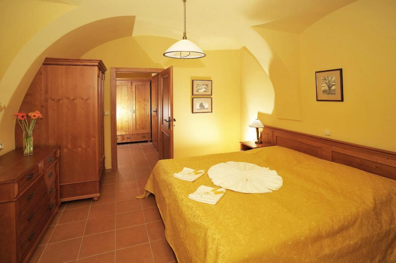 Hotel Kristin Hradek Decin Exterior photo