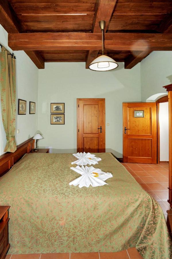 Hotel Kristin Hradek Decin Exterior photo