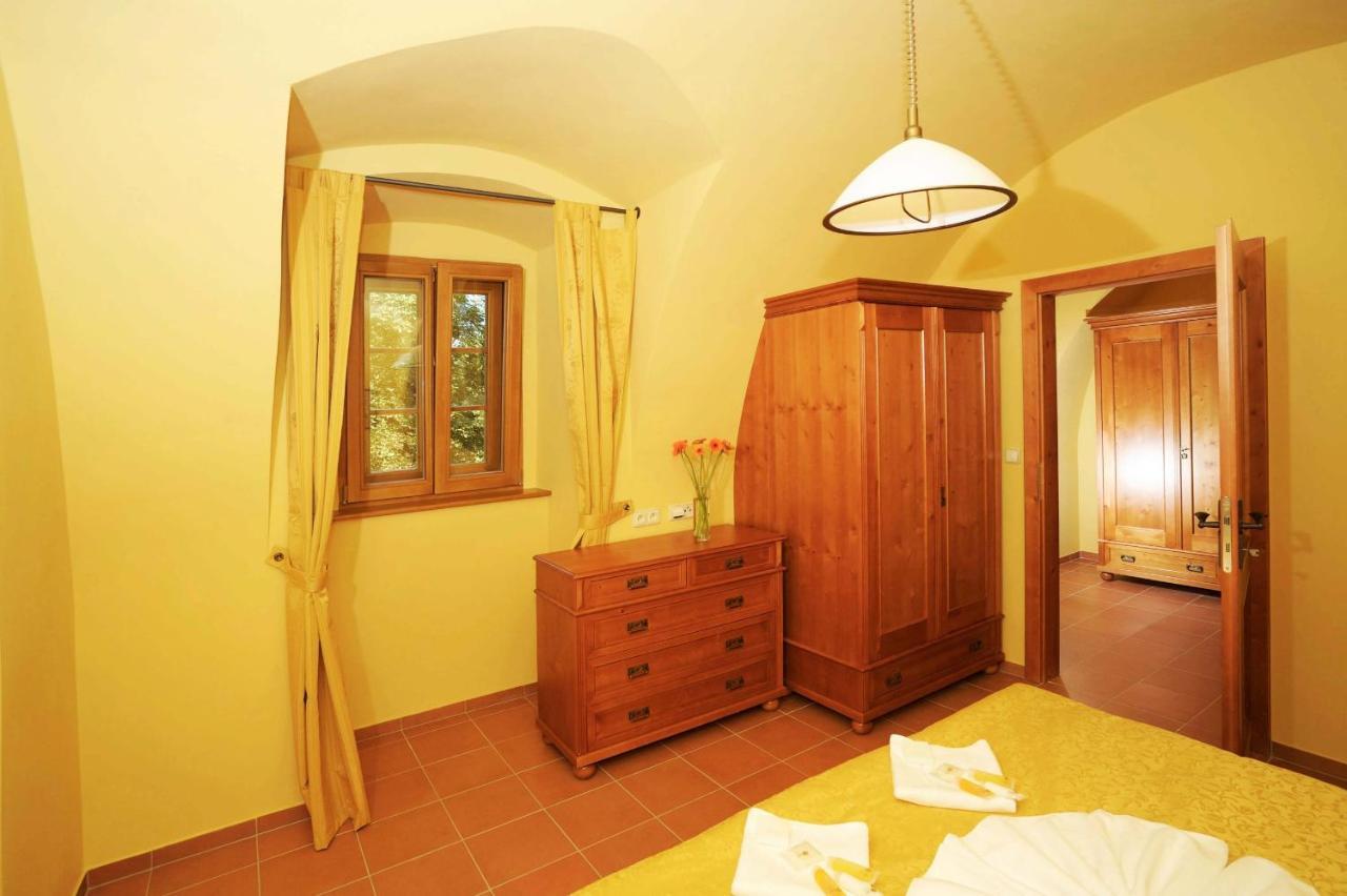Hotel Kristin Hradek Decin Exterior photo