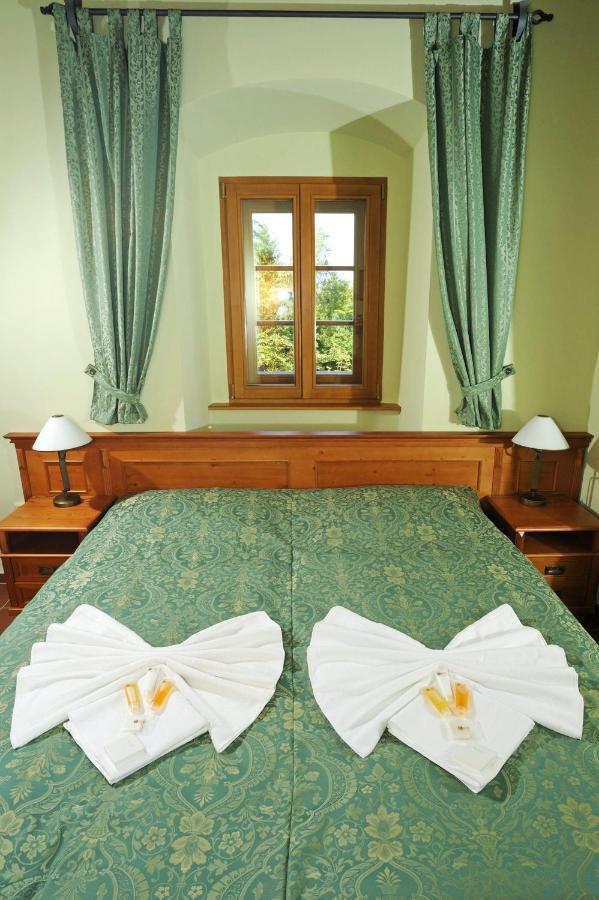 Hotel Kristin Hradek Decin Exterior photo